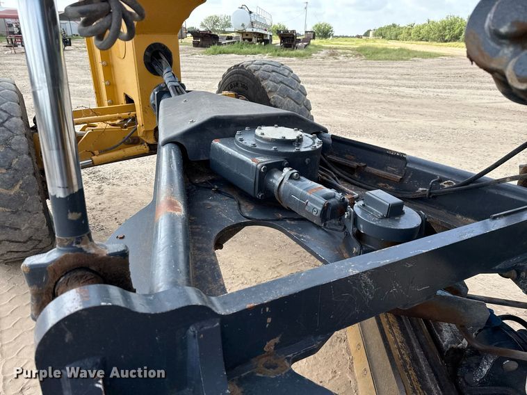 image for item ED5716 2012 John Deere 672G motor grader