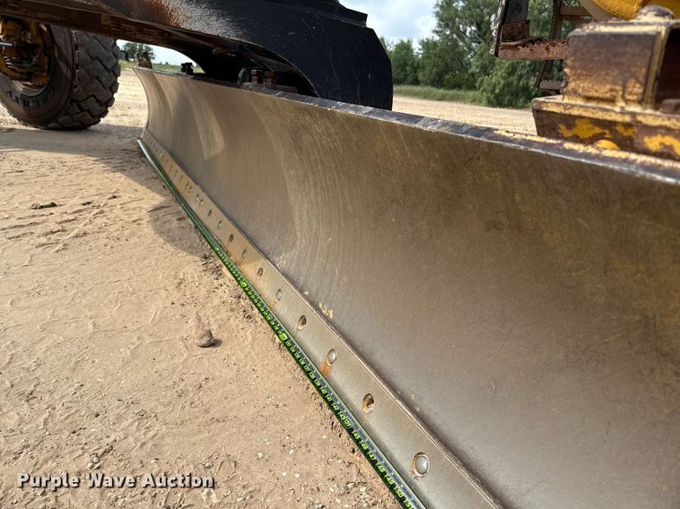 image for item ED5716 2012 John Deere 672G motor grader