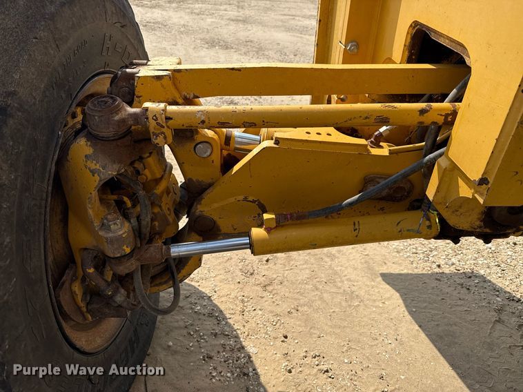 image for item ED5716 2012 John Deere 672G motor grader