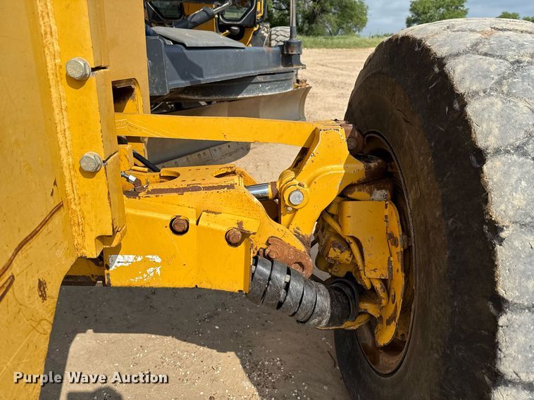 image for item ED5716 2012 John Deere 672G motor grader