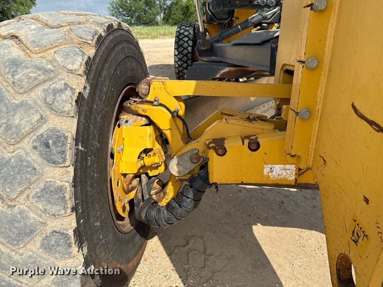 image for item ED5716 2012 John Deere 672G motor grader