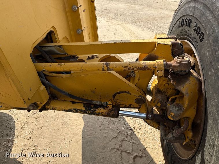 image for item ED5716 2012 John Deere 672G motor grader