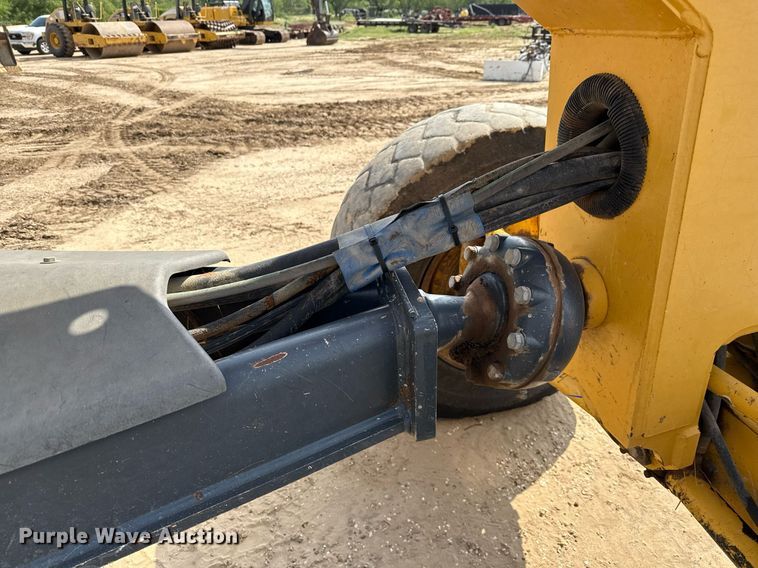 image for item ED5716 2012 John Deere 672G motor grader