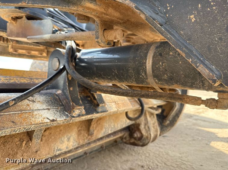 image for item ED5716 2012 John Deere 672G motor grader