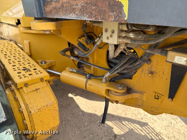 image for item ED5716 2012 John Deere 672G motor grader