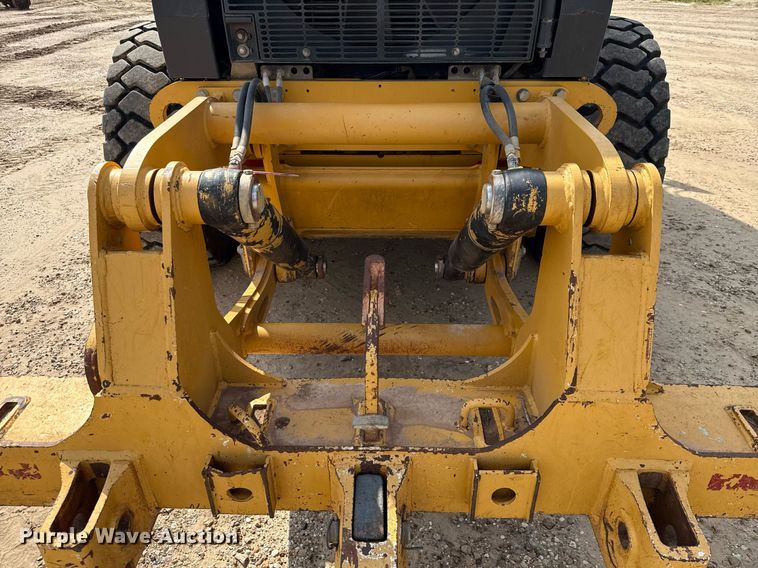 image for item ED5716 2012 John Deere 672G motor grader