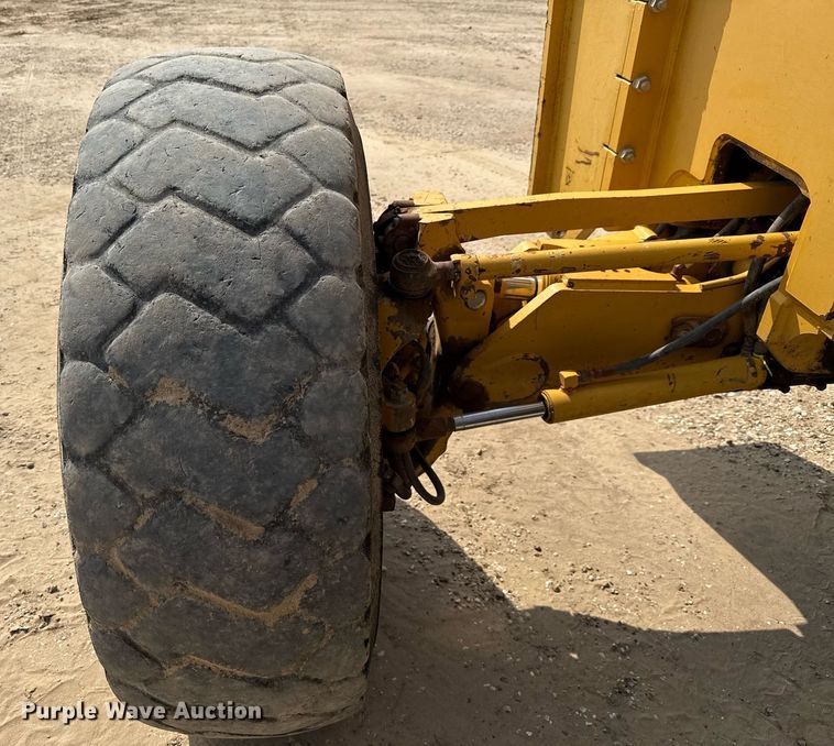 image for item ED5716 2012 John Deere 672G motor grader