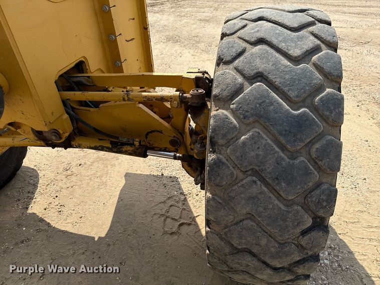 image for item ED5716 2012 John Deere 672G motor grader