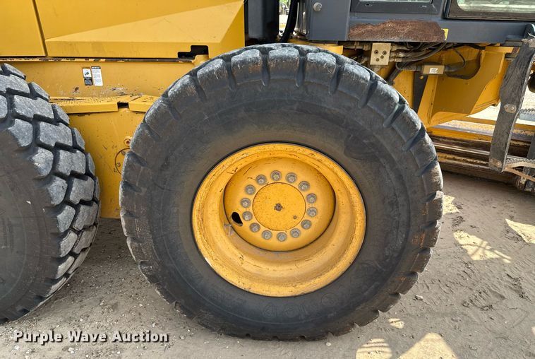 image for item ED5716 2012 John Deere 672G motor grader