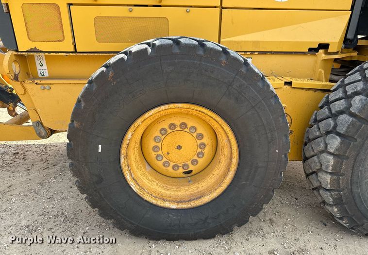 image for item ED5716 2012 John Deere 672G motor grader