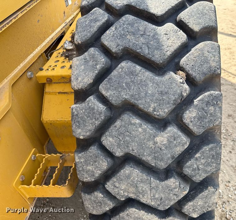 image for item ED5716 2012 John Deere 672G motor grader