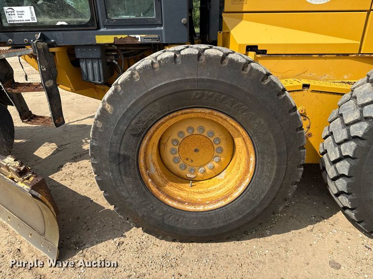 image for item ED5716 2012 John Deere 672G motor grader