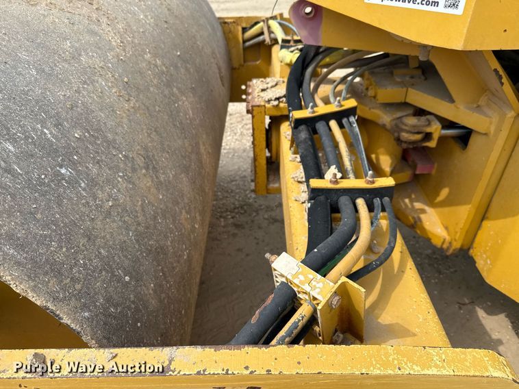 image for item ED5717 2007 Caterpillar CS-533E single drum vibratory roller