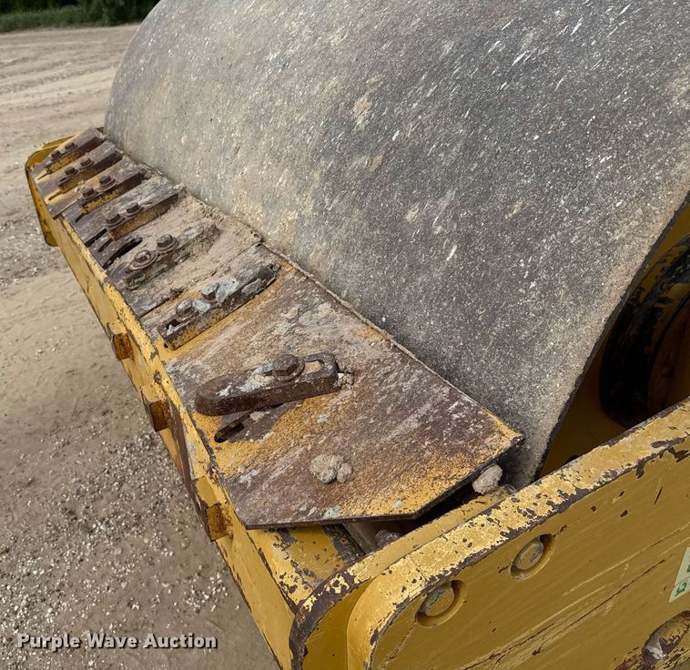 image for item ED5717 2007 Caterpillar CS-533E single drum vibratory roller