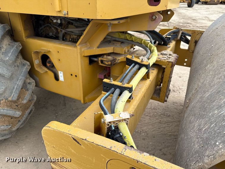 image for item ED5717 2007 Caterpillar CS-533E single drum vibratory roller