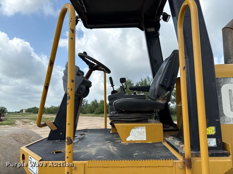 image for item ED5717 2007 Caterpillar CS-533E single drum vibratory roller