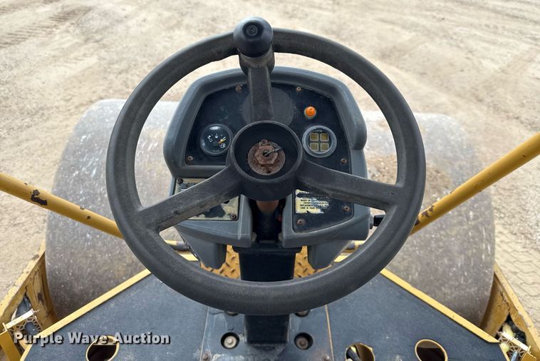 image for item ED5717 2007 Caterpillar CS-533E single drum vibratory roller