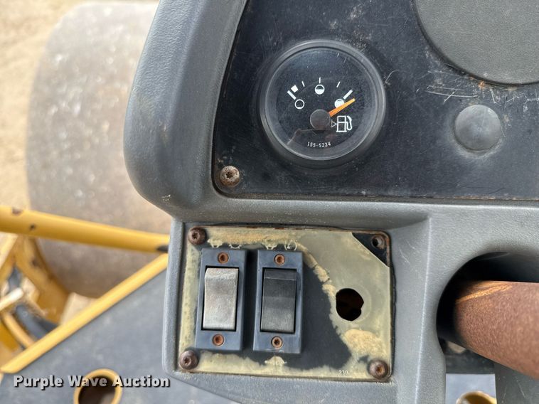 image for item ED5717 2007 Caterpillar CS-533E single drum vibratory roller