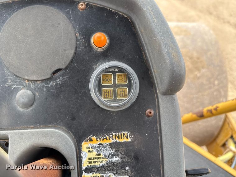 image for item ED5717 2007 Caterpillar CS-533E single drum vibratory roller