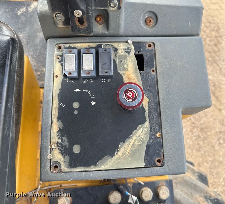 image for item ED5717 2007 Caterpillar CS-533E single drum vibratory roller