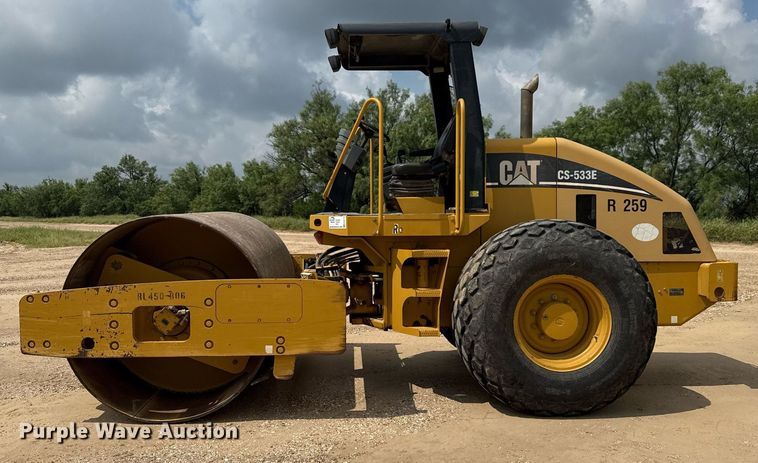image for item ED5718 2007 Caterpillar CS-533E single drum vibratory roller
