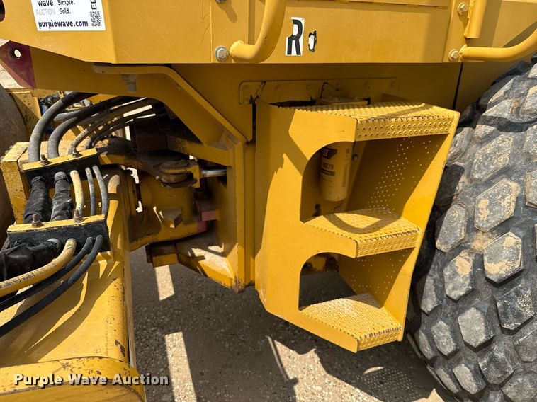 image for item ED5718 2007 Caterpillar CS-533E single drum vibratory roller