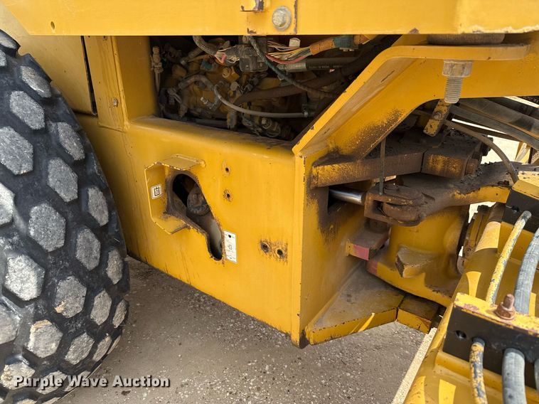 image for item ED5718 2007 Caterpillar CS-533E single drum vibratory roller