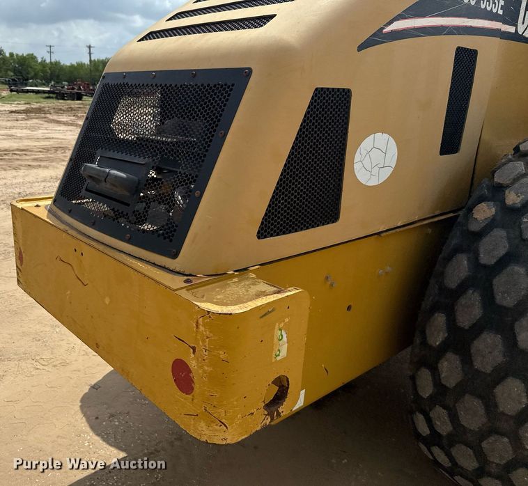 image for item ED5718 2007 Caterpillar CS-533E single drum vibratory roller