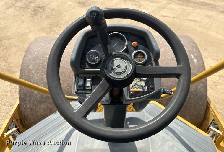 image for item ED5718 2007 Caterpillar CS-533E single drum vibratory roller