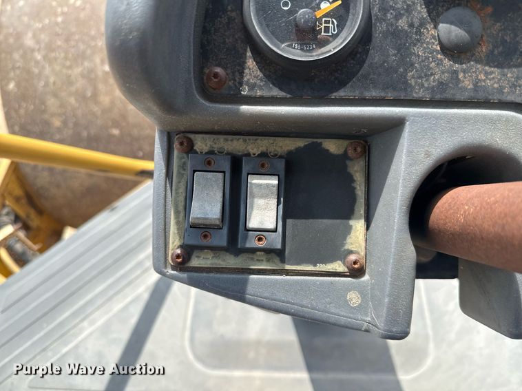 image for item ED5718 2007 Caterpillar CS-533E single drum vibratory roller