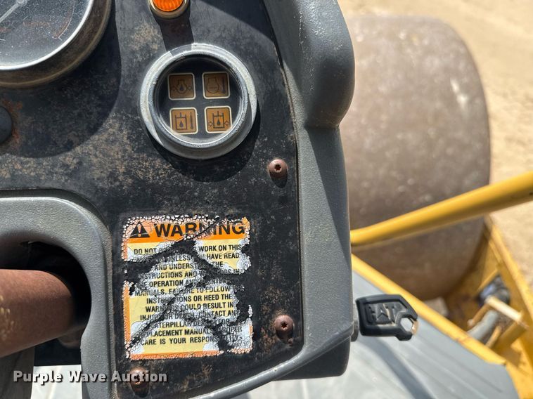 image for item ED5718 2007 Caterpillar CS-533E single drum vibratory roller