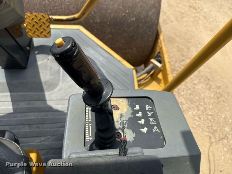 image for item ED5718 2007 Caterpillar CS-533E single drum vibratory roller