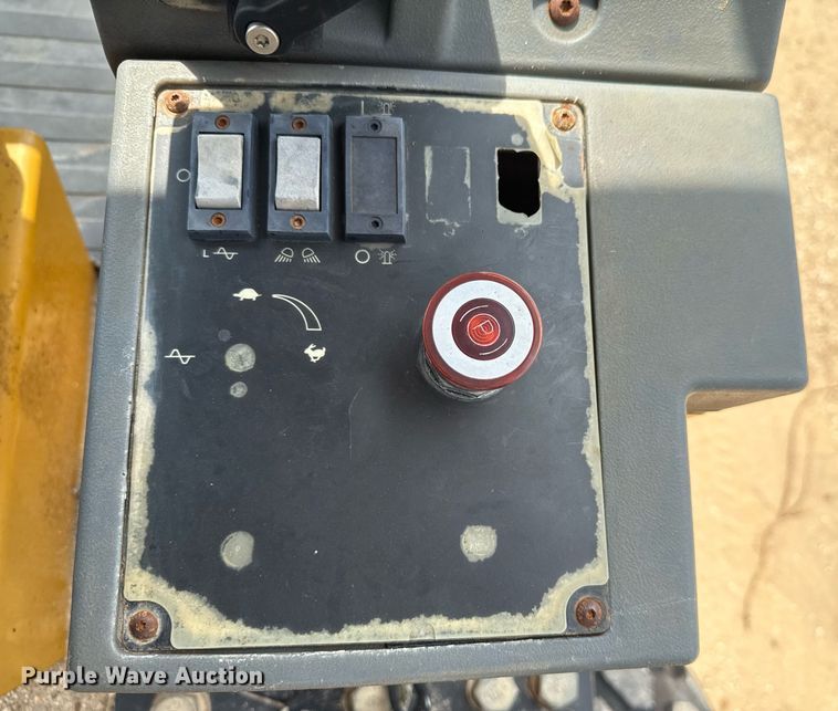 image for item ED5718 2007 Caterpillar CS-533E single drum vibratory roller