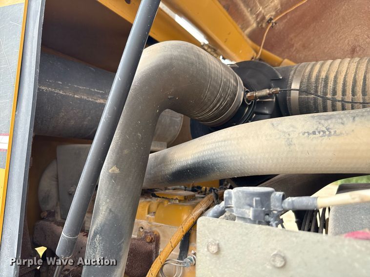 image for item ED5718 2007 Caterpillar CS-533E single drum vibratory roller