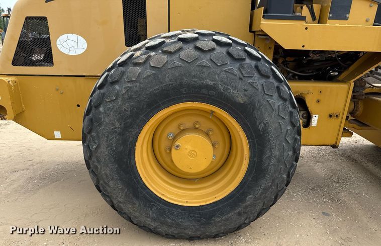 image for item ED5718 2007 Caterpillar CS-533E single drum vibratory roller