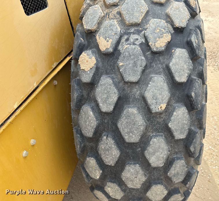 image for item ED5718 2007 Caterpillar CS-533E single drum vibratory roller