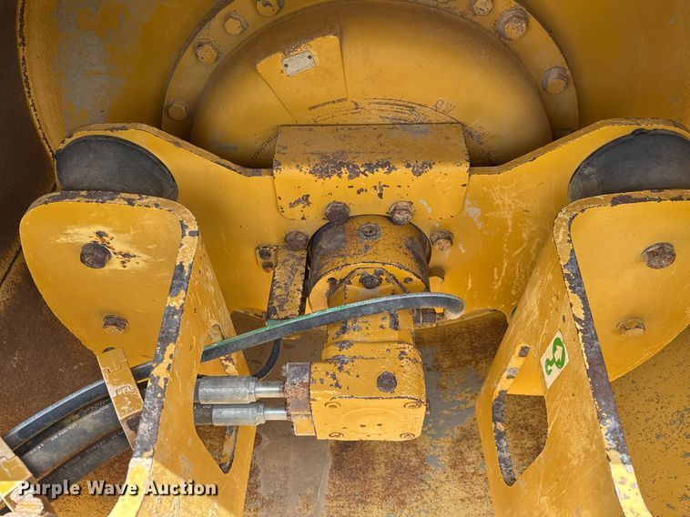 image for item ED5719 2005 Caterpillar CP-563E single drum vibratory roller