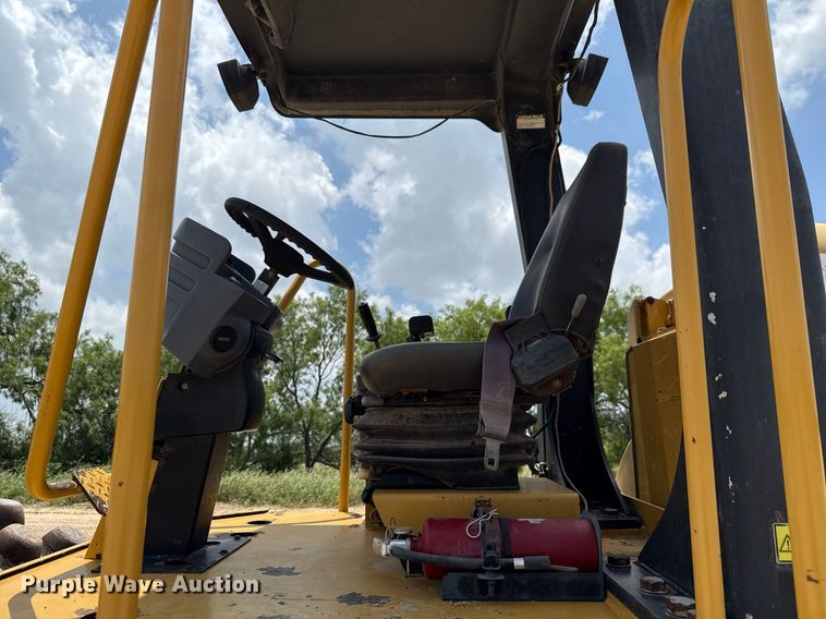 image for item ED5719 2005 Caterpillar CP-563E single drum vibratory roller