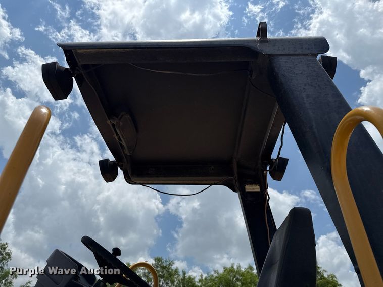 image for item ED5719 2005 Caterpillar CP-563E single drum vibratory roller