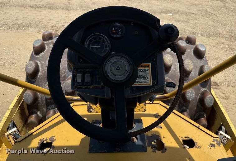 image for item ED5719 2005 Caterpillar CP-563E single drum vibratory roller