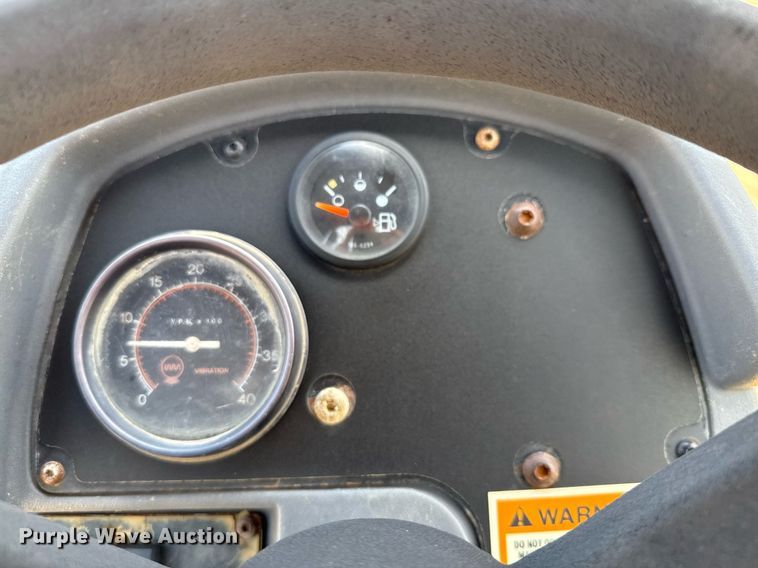 image for item ED5719 2005 Caterpillar CP-563E single drum vibratory roller