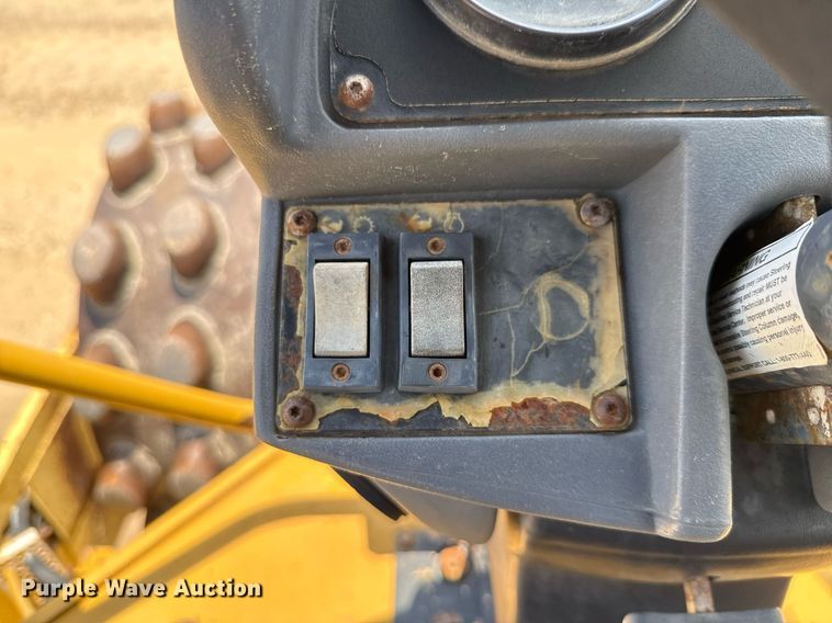 image for item ED5719 2005 Caterpillar CP-563E single drum vibratory roller