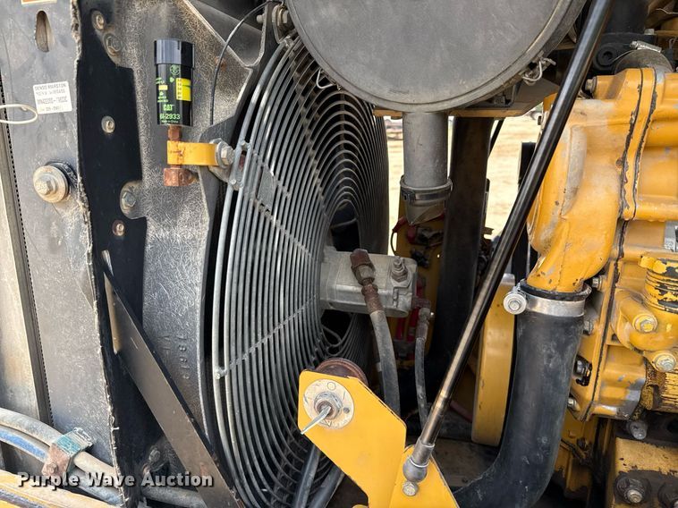 image for item ED5719 2005 Caterpillar CP-563E single drum vibratory roller