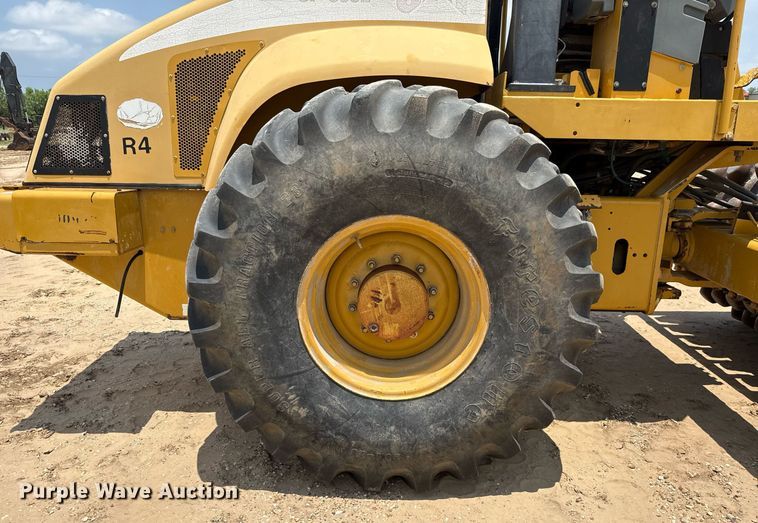 image for item ED5719 2005 Caterpillar CP-563E single drum vibratory roller