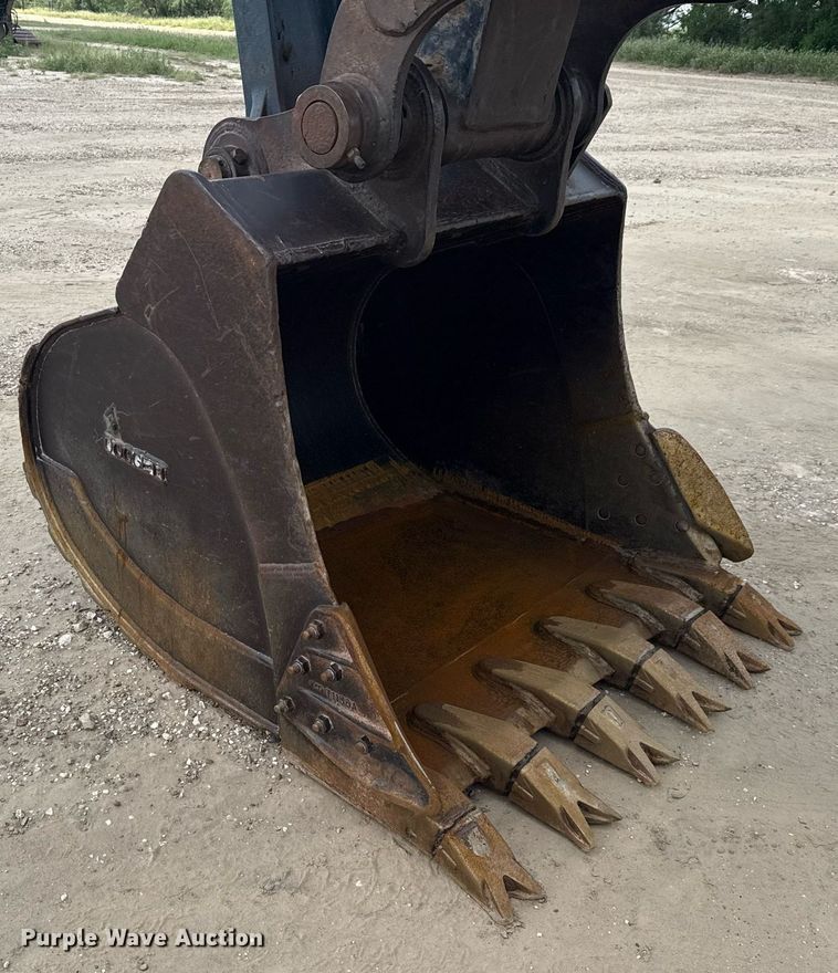 image for item ED5720 2012 John Deere 250G LC excavator