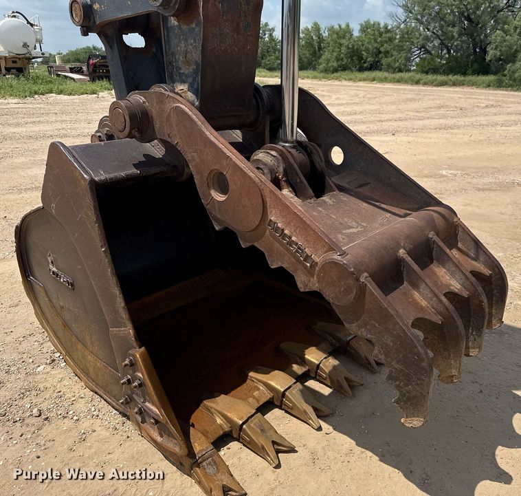 image for item ED5720 2012 John Deere 250G LC excavator