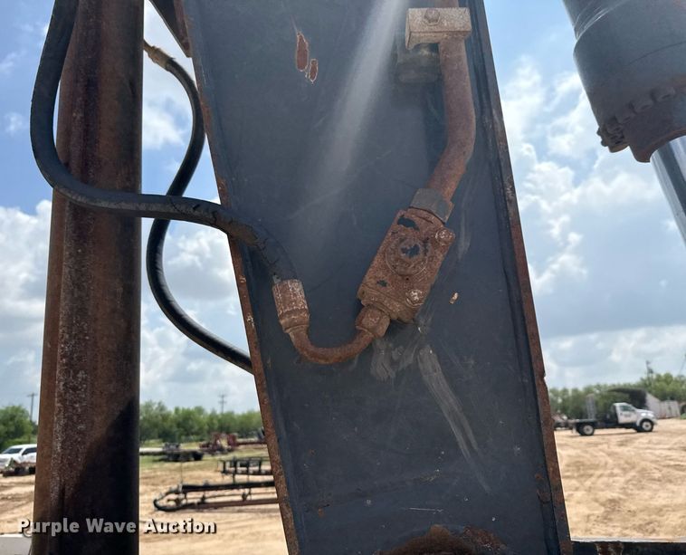 image for item ED5720 2012 John Deere 250G LC excavator