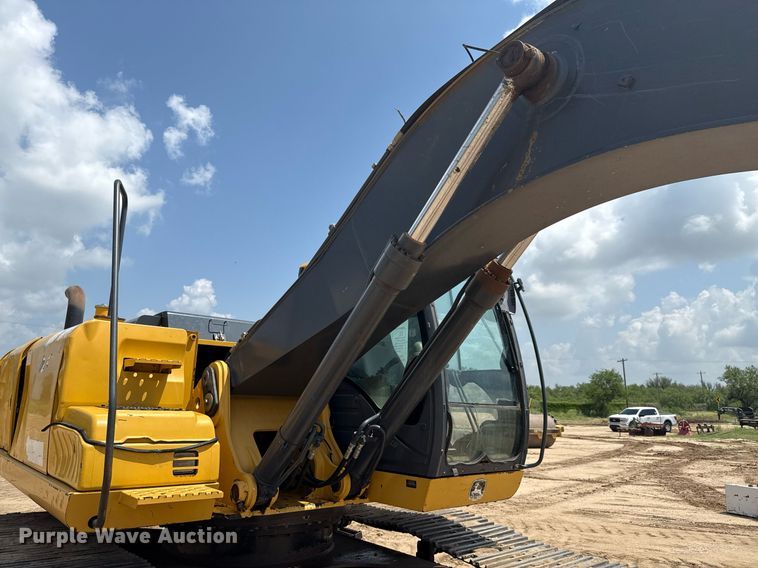 image for item ED5720 2012 John Deere 250G LC excavator