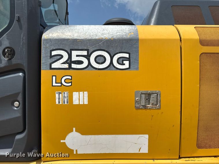 image for item ED5720 2012 John Deere 250G LC excavator