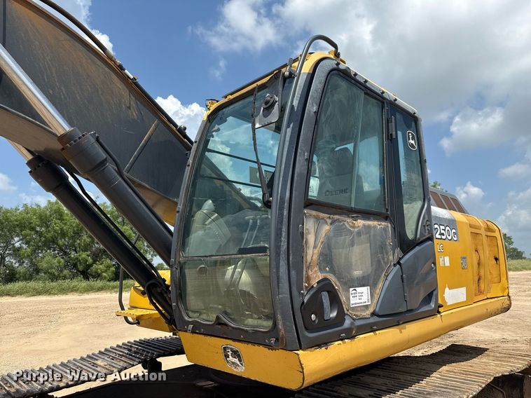 image for item ED5720 2012 John Deere 250G LC excavator